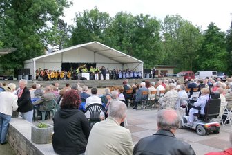 Blasmusiker laden auf die Schlossinsel Rodewisch ein - Das Musikantentreffen hat sich zu einer festen Adresse im Festkalender entwickelt.