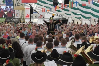 Blasmusikfestival: Klappt dritter Anlauf? - Ein Bild aus Vor-Corona-Zeiten: Zum Europäischen Blasmusikfestival kamen bisher mehr als 100 Orchester mit rund 10.000 Musikern sowie 400.000 Gästen in den Kurort. In diesem Jahr musste die Veranstaltung nun schon zum zweiten Mal in Folge ausfallen. 2022 soll das Festival endlich wieder stattfinden.