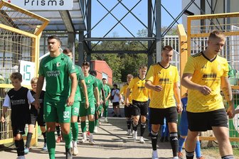 Blau-Gelb Mülsen: Nach „geilem Erlebnis“ wartet wieder der Liga-Alltag - Eine Woche nach dem Pokalspiel bei Chemie Leipzig sind die Mülsener (gelbe Trikots) in der Liga bei Rapid Chemnitz gefragt.