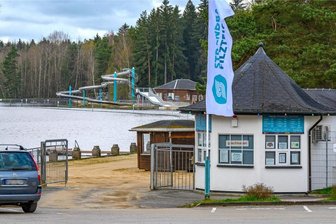Blaualgen: Baden im Filzteich vorerst untersagt - Aufgrund von Blaualgen ist das Baden im Filzteich derzeit untersagt.