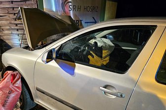 Blaulicht-Großaufgebot am Donnerstagmorgen in Werdau: Rentner verursacht zwei Unfälle innerhalb von drei Minuten - Ein 86-jähriger Mann hat in Werdau zwei Unfälle verursacht. Textbaustein: Foto: Mike Müller