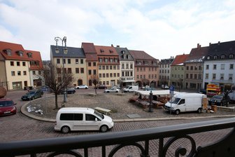 Blaulicht-Großaufgebot auf dem Markt in Waldenburg: Polizei nennt Grund für Einsatz - Auf dem Markt in Waldenburg waren Feuerwehr, Rettungsdienst und Polizei im Einsatz.