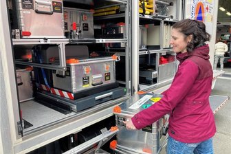 Blaulichtwoche: Azubis lernen zu helfen - vom Busunglück bis Evakuierung - Die Auszubildende Anne Barth steht kurz vor den ersten Prüfungsterminen. Im dritten Ausbildungsjahr wird sie gerade auf den Krisenfall vorbereitet. 