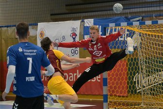 Bleiben die Auer Handballer in Pforzheim auf Erfolgskurs? - Keeper Armis Priskus wusste zuletzt wie die gesamte Auer Mannschaft in Pfullingen zu überzeugen. Nun geht es nach Pforzheim.