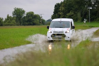 Bleibt Sachsen von Dauerregen verschont? Welche Gefahr der Wetterdienst stattdessen heraufziehen sieht - Wie viel Regen wird übers Wochenende in Sachsen fallen? Meteorologen haben ihre Einschätzungen den neuesten Daten angepasst. Danach droht nicht mehr Dauer-, sondern örtlich begrenzter Starkregen in Verbindung mit Gewittern. Die können durchaus für Sturzfluten sorgen.
