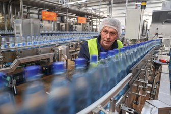 Blick hinter die Kulissen: Lichtenauer lädt zu Werksführungen ein - Der Getränke-Hersteller Lichtenauer lädt ab Februar regelmäßig zu Werksführungen ein.