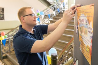 Blick zurück auf 125 Jahre Geschichte: Oberschule in Falkenstein feiert Jubiläum mit großem Schulfest - Schulleiter Maximilian Scheller fiebert dem großen Schulfest entgegen. Die Trützschler-Oberschule feiert gleich zwei Jubiläen.
