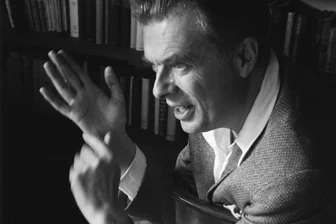 Blind im Fortschrittsglauben: Warum Huxley Aufruf zum Frieden heute wieder die Ohren klingeln lässt - Prophetisch: Aldous Huxley.