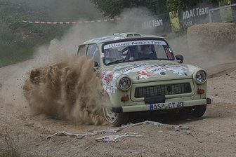 Blindflug im hohen Norden: Trabantpilot vom MC Grünhain behält die Nerven - Der Wildbacher Michael Schröder vom MC Grünhain steuerte in Teterow den schnellsten Trabant über die staubigen Pisten.