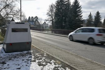 Blitz-Tipps fürs Erzgebirge: Wo die Polizei kommende Woche Tempokontrollen plant - Mit Geschwindigkeitskontrollen müssen Autofahrer auch diese Woche in der Region rechnen.