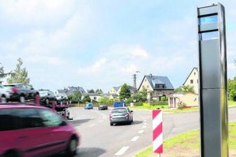 Blitzer auf B 174 lösen 15.000 Mal aus - Dieser und der Blitzer in der Gegenrichtung haben sich in Hohndorf längst bezahlt gemacht. Beide Geräte lösten im ersten Jahr mehr als 15.000 Mal aus.