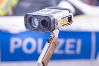 Blitzeraktion am Kreuz Chemnitz: Dem Schnellsten drohen 600 Euro Bußgeld und Fahrverbot - Hunderte Autofahrer wurden am Kreuz Chemnitz geblitzt.