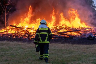 Blitzschlag entzündet Scheune in Ellefeld -