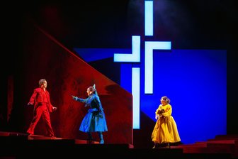 Blockbuster der Klassik: Dreimal Mozarts „Don Giovanni“ auf drei Opernbühnen der Region - Thomas Essl (Don Giovanni, links), Paula Meisinger (Donna Elvira), Fernanda Allande (Zerlina, rechts) im Mozart-Hit „Don Giovanni. Die Premiere an der Chemnitzer Oper am Freitag (30. Januar) ist bereits ausverkauft.