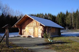 Blockhaus in Eich wird zur Lesebühne - In der Hütte des Sachsenforst wird am Mittwoch aus einem Fantasiebuch gelesen.