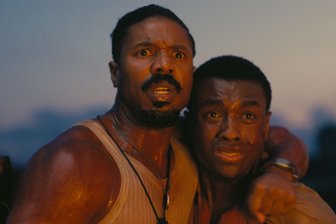 „Blood & Sinners“: Warum ein Südstaaten-Vampirfilm mit 16 Oscar-Nominierungen auftrumpfen kann - Michael B. Jordan als Smoke und Miles Caton als Sammie in einer Szene des Films „Blood & Sinners“, der 16 Oscar-Nominierungen einheimste. Am 16. März werden die Oscars verliehen.