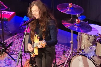 Blues Caravan in Lichtentanne: Die zierliche Französin mit der grandiosen Stimme - Elise Frank gehörte zu den drei Headlinern des Konzertes.