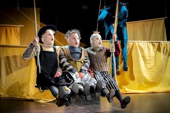 Bluesrock, Fantasy-Oper und ein Klassiker mit Clowns: Wochenend-Tipps für Zwickau - Freitag feiert „Kohlhaas“ im Zwickauer Gewandhaus Premiere. Erzählt wird Kleists Novelle, inszniert als Maskenspiel, von drei Clowns.