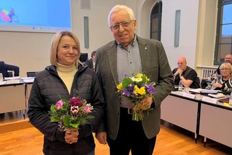 Blumen für ein Duo, das in Reichenbach für Furore sorgt - Katja Wolf und Werner Voigt sind mit dem Blumenstrauß des Monats geehrt worden.