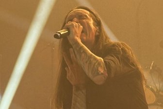 Bluten für die Heimat: Heaven Shall Burn klappt in Jena die Kiefern herunter - Marcus Bischoff von Heaven Shall Burn live in Jena.