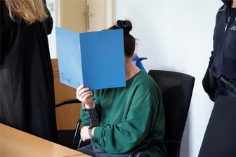 Blutüberströmt auf dem Brühl in Chemnitz: Mitbewohnerin schuldig gesprochen - Vor dem Landgericht Chemnitz musste sich eine heute 49-Jährige wegen eines Messerangriffs auf eine 71-Jährige verantworten.