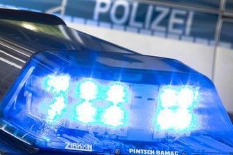 BMW-Fahrer spielt Polizei - 