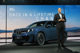 BMW präsentiert „neue Ära des Elektroautos“ auf der IAA Mobility – Was hat das Leipziger Werk davon? - Konzerchef Oliver Zipse hat vor Beginn der Internationalen Automobil-Ausstellung (IAA Mobility) in München den neuen BMW iX3 präsentiert.