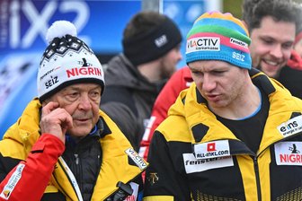 Bob-WM in Winterberg: Der Trainer erklärt, warum Olympiasieger Candy Bauer nicht mitfährt - Trainer Gerd Leopold (links) und Pilot Francesco Friedrich im intensiven Austausch.