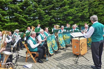 Bockauer Holzhacker musizieren zum Jubiläum - Die Holzhacker heute. Eine lustige Truppe, die ihr Publikum unterhalten will. 