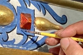 Bockauer Kirchenschatz birgt Vielzahl von Geheimnissen - Millimeterweise arbeitet sich der Restaurator vor.