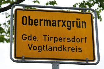 „Bodenproben nicht korrekt“: Was nun bei Straßenbau in Vogtland-Ort passiert - Seit 20. Juni ist die Ortsdurchfahrt/Juchhöher Straße in Obermarxgrün wegen Straßenbau gesperrt.