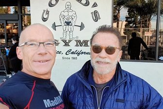 Bodybuilder aus Neukirchen bei Wettkampf in Amerika: Sogar Arnold Schwarzenegger wünscht Glück - Jens Berthold aus Neukirchen traf nach seinem Gewinn in Los Angeles auf Arnold Schwarzenegger, der ihm nun für den nächsten Titel die Daumen drückt. 