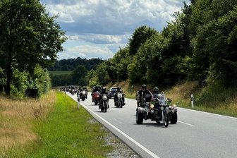 Böhse Onkelz und Motorengeheul: Bikertreffen im Erzgebirge - Ein Höhepunkt des Bikertreffens: die 64 Kilometer lange Ausfahrt durch das Erzgebirge.