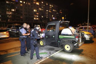 Böller beschädigt Räumfahrzeug - 