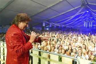 Börnichener „Oktoberfetzt“: Stimmung erinnert an München - Olaf der Flipper sorgte im Börnichener Festzelt reichlich 30 Minuten lang für beste Stimmung.