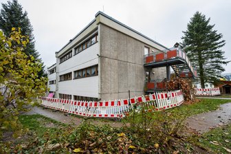 Böse Überraschung bei Bauarbeiten an Kita im Erzgebirge: Plötzlich bröckelt der Putz - Insgesamt 465.000 Euro sind für die Trockenlegung der Kita in Bockau veranschlagt. Die Arbeiten sind mittlerweile auf der Zielgeraden.