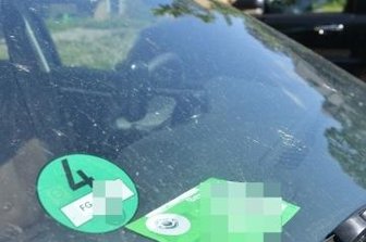Böse Überraschung: Gratis-Parken für Anwohner fällt weg - Der Bewohnerparkausweis bringt auf dem Parkplatz an der Geschwister-Scholl-Straße nichts mehr.