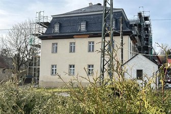 Bösenbrunn: Gemeindeamt kehrt ins Erdgeschoss des Ritterguts zurück - Blick auf die Nordseite des Rittergutes Bösenbrunn: Im Erdgeschoss des Flügels soll das Gemeindeamt einziehen.