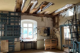 Bösenbrunn: Rat vergibt Arbeiten zur Ritterguts-Sanierung - Im Rittergut Bösenbrunn (im Foto der Saal im ersten Stock) gehen die Arbeiten weiter.