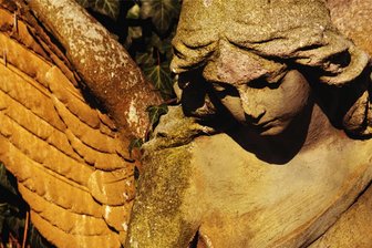 Bösenbrunn steckt Geld in Gemeindefriedhof Pfaffenberg - Für den Friedhof Pfaffenberg nimmt die Gemeinde Bösenbrunn 2024 zwei Maßnahmen in den Haushalt auf.