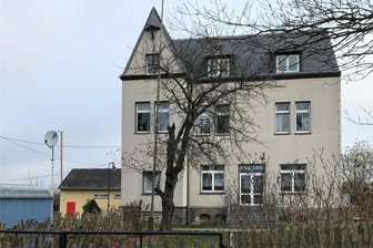Bösenbrunn will Fotovoltaik für Kindergarten und Bürgerhaus - Am Bürgerhaus Schönbrunn soll eine Fotovoltaikanlage installiert werden – auf dem Feuerwehrhaus (im Bild links).