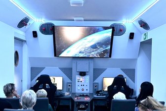 Bollerwagen ade: Tipps zu Himmelfahrt in Chemnitz - nicht nur für Männer und Väter - In der Raumkapsel des Kosmonautenzentrums erleben die Besucher den Start eines Raumschiffs. An Himmelfahrt erklären Kinder Gleichaltrigen, wie sie selbst zum Kosmonauten werden können.