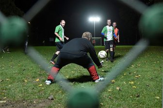 Bolzplatzturnier in Breitenfeld – aber ein Angebot zündet nicht - Auf dem Bolzplatz in Breitenfeld – seit 2020 auch mit LED-Beleuchtung – findet am Freitag ein Turnier statt.