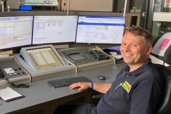 Bombe, Feuer oder Flut - Nina-App warnt Chemnitz vor Gefahr - Leitstellen-Leiter Sven Reuter hat die "Freie Presse" zum Besuch eingeladen. Dabei wurde klar: Die Retter haben gut zu tun. 