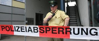 Bomben-Stimmung in der Arbeitsagentur - Kein Durchkommen! Alle drei Eingänge in die Arbeitsagentur am Auer Postplatz waren am Mittwoch für rund vier Stunden dicht. 