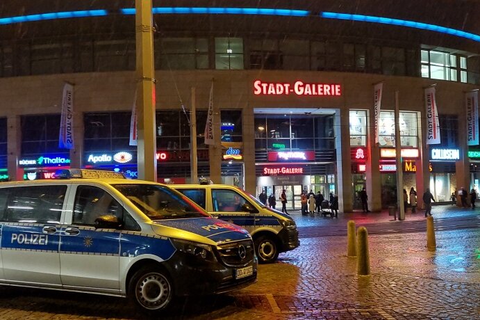 Bombendrohung gegen Plauener Stadt-Galerie: Evakuierung aufgehoben - Sprengsätze wurden nicht gefunden - 