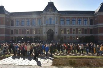 Bombendrohung in Zwickau: Gericht verurteilt Anruferin - Kurz nach 9 Uhr mussten am 16. März 2017 alle Mitarbeiter und Besucher das Landgericht Zwickau verlassen.