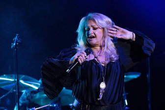 Bonnie Tyler sagt Konzert ab: Krankheit überschattet Tournee - Sängerin Bonnie Tyler wird aktuell im Krankenhaus behandelt – ihr Management zeigt sich hoffnungsvoll, dass sie wieder gesund wird. (Archivbild)