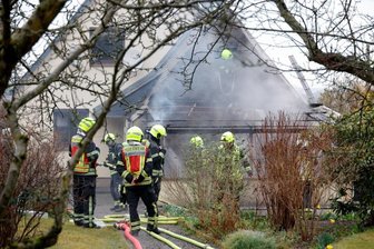 Borna-Heinersdorf: Anbau gerät in Brand - 50 Einsatzkräfte waren vor Ort.