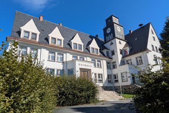 Borstendorfer Rathausensemble erzielt überraschenden Auktionspreis - Das frühere Rathaus im Grünhainichener Ortsteil Borstendorf.